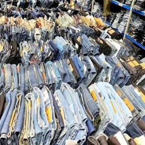 Levi’s’ Jeans 👖300 pieces